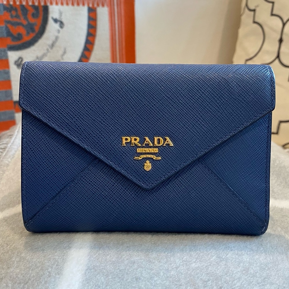 🔥Host Pick🔥 PRADA Saffiano Leather Letter Wallet